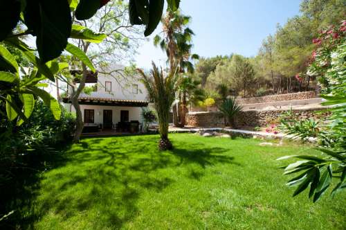 Can Buganvilla