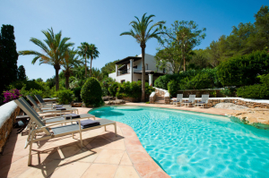 Can Buganvilla