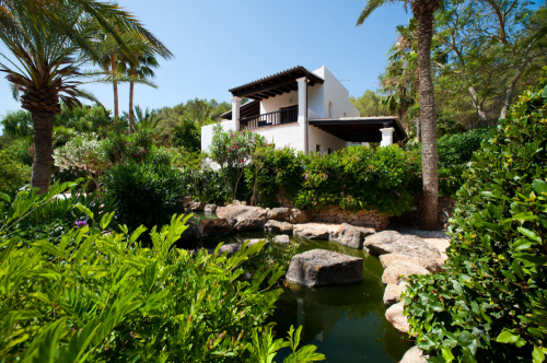 Can Buganvilla