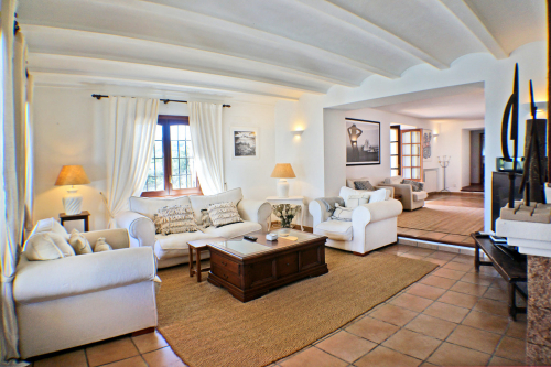 Villa Ario